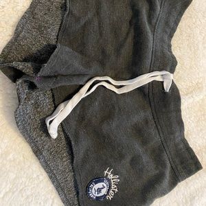 Hollister Shorts L